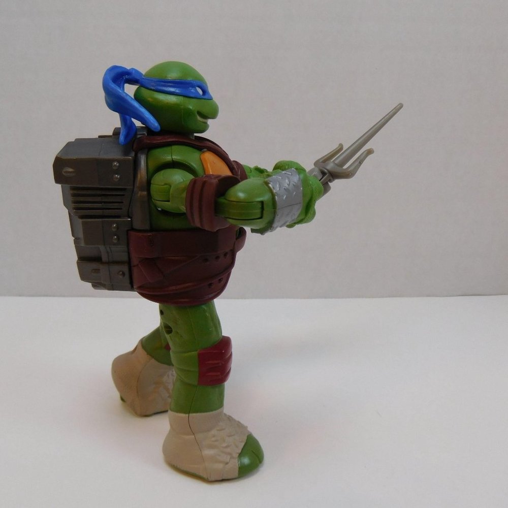 2012 Viacom Playmates 6" Leonardo TMNT Action Figure Turtle Collectible W Weapon - Picture 4 of 6